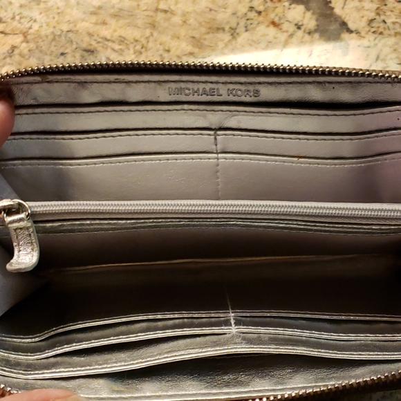 Michael Kors clutch wallet - Picture 2 of 6